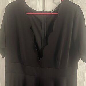 Black dress with scalloped neckline - Super Soft